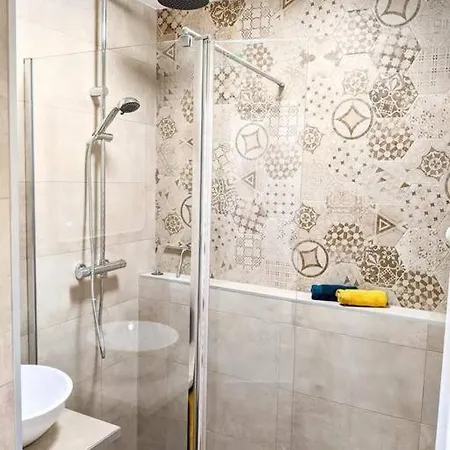 Centre 2-bed & Garage 5min Croisette شقة كان